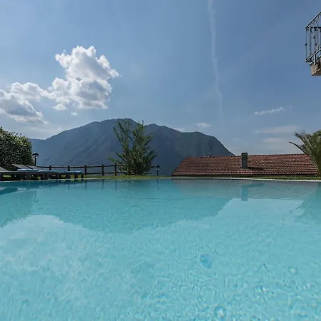 Privata Con Piscina Villa